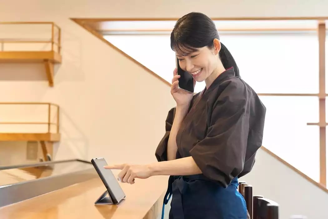 A restaurant employee uses a well-supported inventory management system, making her task painless.