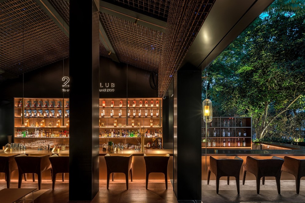 Empty Bar Setting
